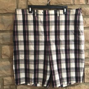 EUC Anne Klein sport shorts size 18